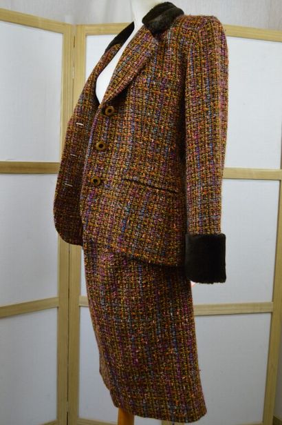 YVES SAINT LAURENT (variation). 

Ensemble...