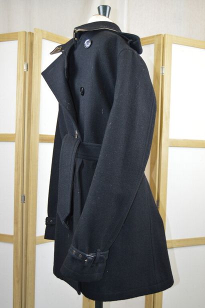 BURBERRY BRIT

Manteau d'homme ¾ en lainage...