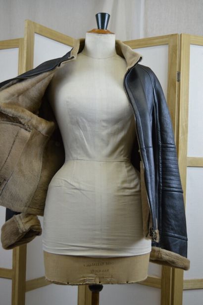 MARCO BALDASSI

Veste en peau lainée noire,...
