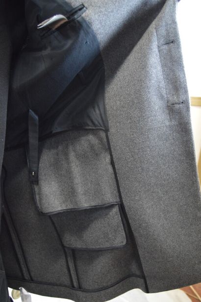 DIOR

Manteau d'homme en lainage gris, avec...