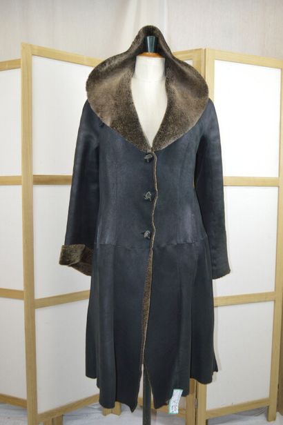 ARMANI COLLEZIONI

Manteau long peau lainé...