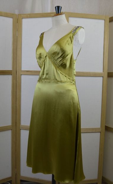 CHLOE. 

(Australie, made in France) 

Robe...