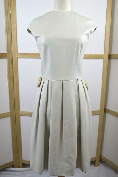 
CHRISTIAN DIOR PARIS




Robe manches courtes...