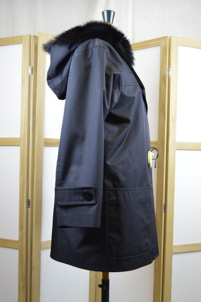YVES SAINT LAURENT FOURRURE

Parka à capuche...