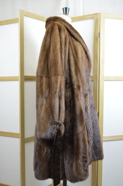 SAGAMINK

Manteau long en vison lunaraine

Pas...