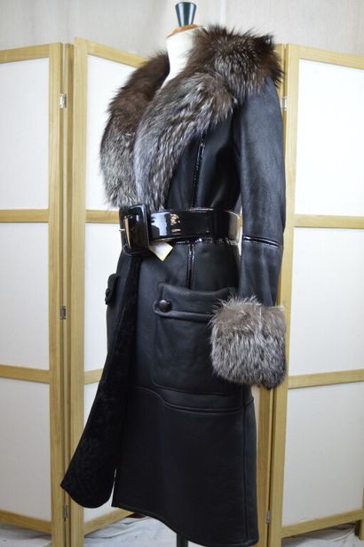 BARBARA BUI

Manteau en peau lainé noir,...