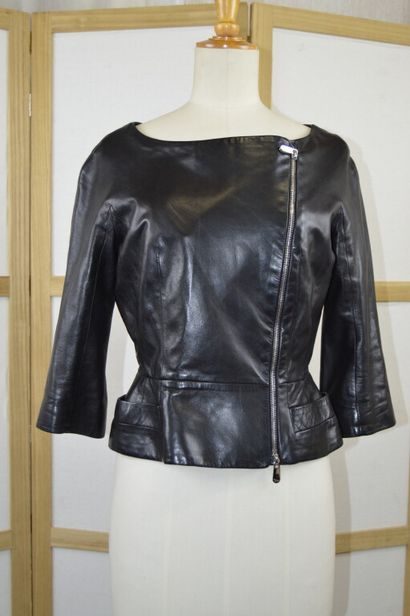 CHRISTIAN DIOR

Veste courte en cuir noir...