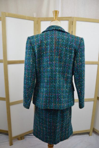YVES SAINT LAURENT, variation. 

Ensemble...
