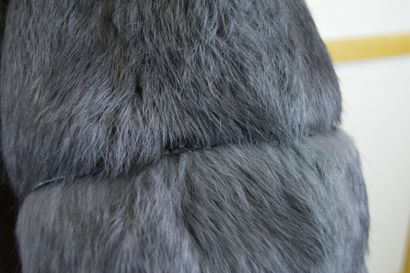 MAX & MOI

Manteau ¾ en lapin gris

Taille...