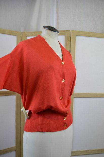 HERMES, Paris. 

Petit cardigan en cashmere...