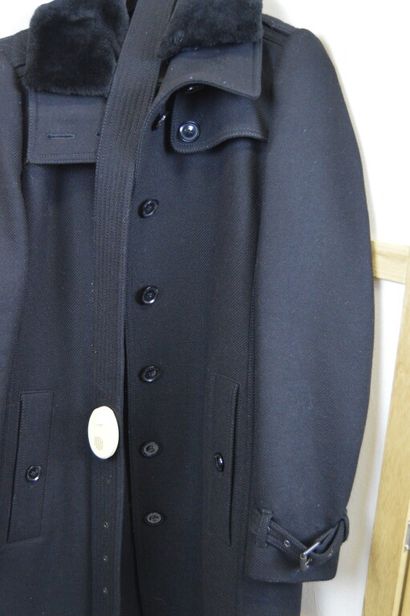 BURBERRY BRIT

Manteau d'homme en lainage...