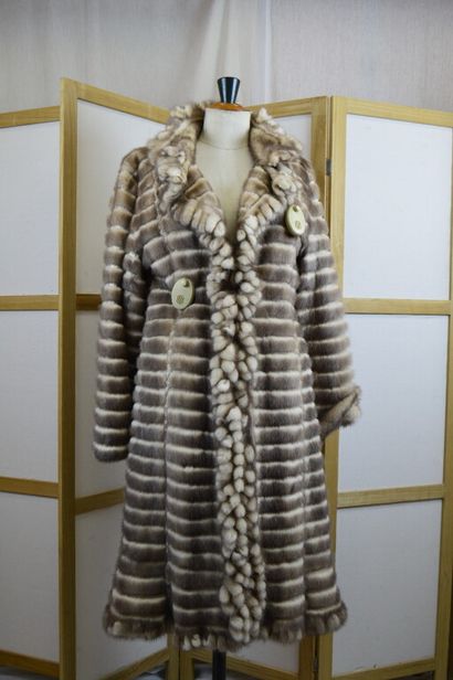 ZILLI

Manteau ¾ à bandes de vison crème...