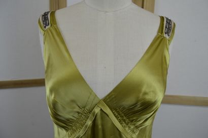 CHLOE. 

(Australie, made in France) 

Robe...