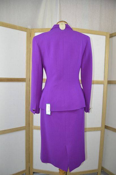 NINA RICCI. 

Edition boutique, Paris. 

Ensemble...