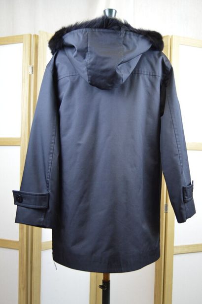 YVES SAINT LAURENT FOURRURE

Parka à capuche...