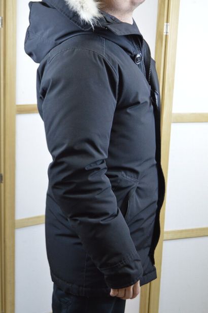 CANADA GOOSE

Parka d'homme noire à capuche...