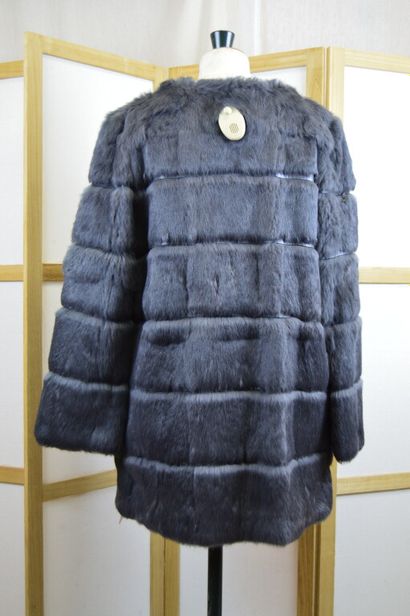 MAX & MOI

Manteau ¾ en lapin gris

Taille...