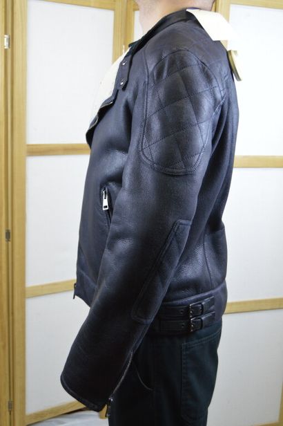 GUCCI

Perfecto d'homme en peau lainée bleu...
