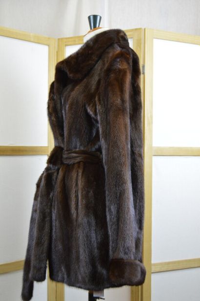 ZAPA

Manteau/veste courte en vison marron...