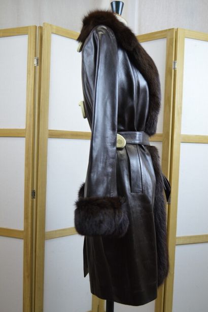 HYPOTHESE

Manteau 7/8 en cuir chocolat,...