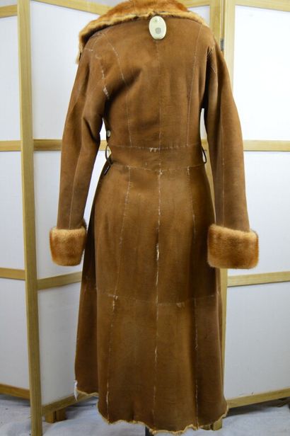 SAM ROME

Manteau long peau lainé vison marron...