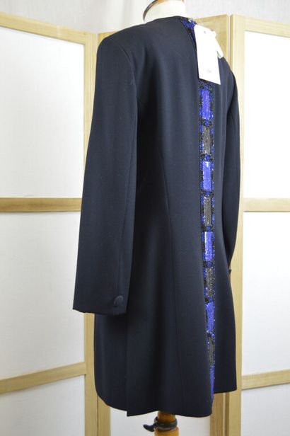 ESCADA COUTURE

Veste longue noire à manches...