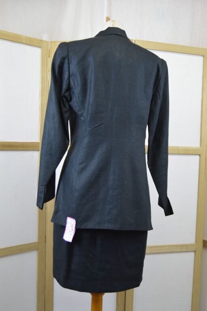 HERMES, Paris. 

Tailleur veste et jupe en...