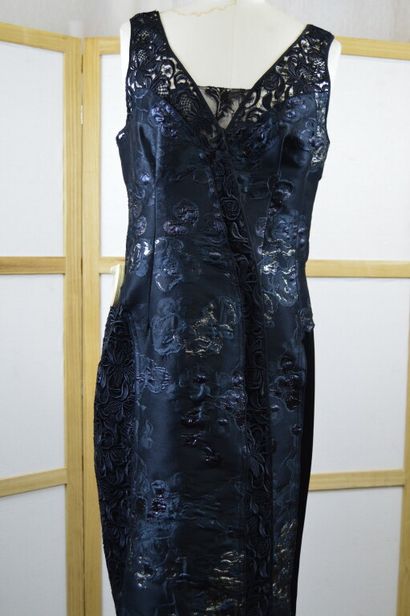 NINA RICCI. 

Robe droite sans manches en...