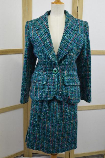 YVES SAINT LAURENT, variation. 

Ensemble...
