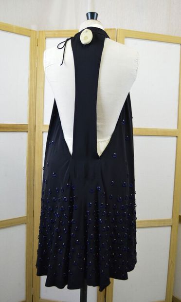 CHLOE. 

Robe dos nu en soie et crêpe noire,...