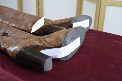 MIU MIU

Paire de bottes hautes à talon en...