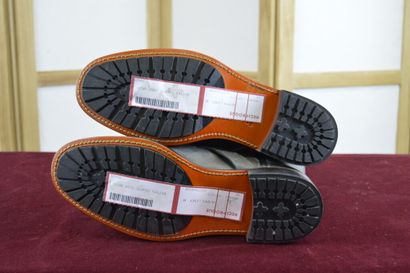 HERMES

Bottes courtes d'homme en cuir vieilli...