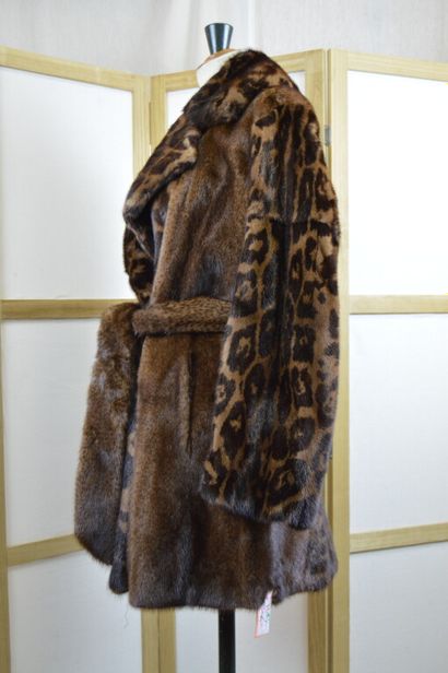 GIANFRANCO FERRE Fourrure 

Manteau 3/4 croisé...