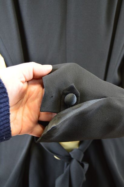 YVES SAINT LAURENT. 

Veste de smoking en...