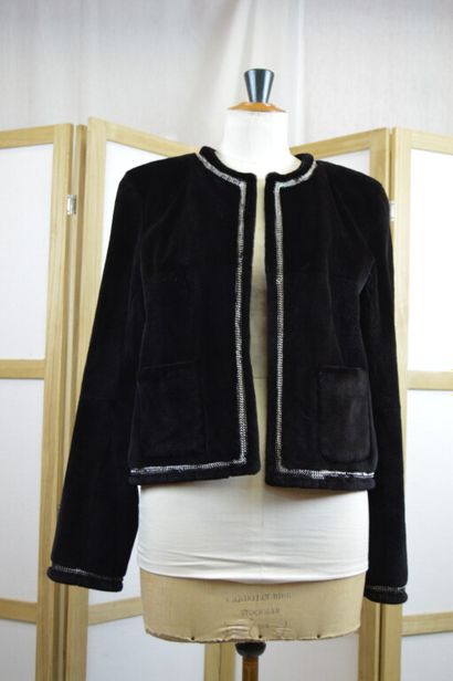 T. Paris (Terzakou)

Veste courte en vison...