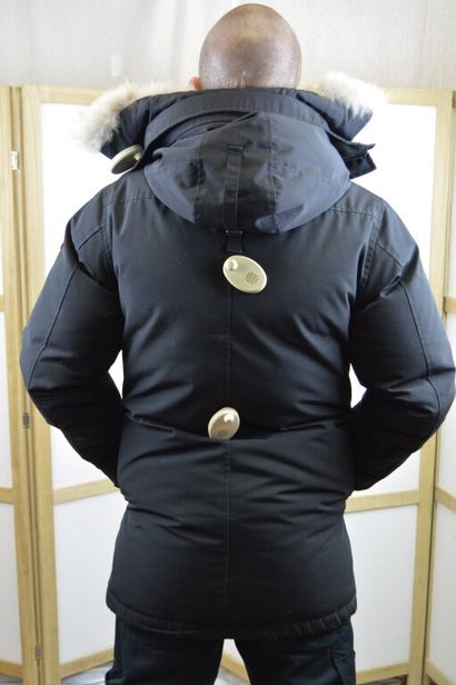 CANADA GOOSE

Parka d'homme noire à capuche...
