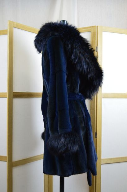 GIANFRANCO FERRE

Manteau ¾ en vison rasé...