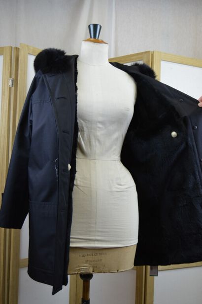 YVES SAINT LAURENT FOURRURE

Parka à capuche...