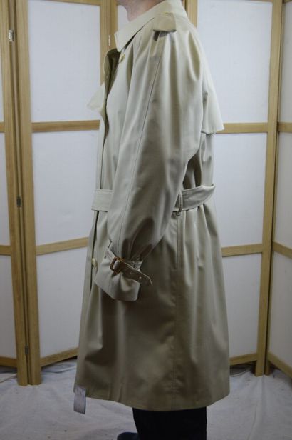 BURBERRY LONDON

Trench d'homme beige avec...