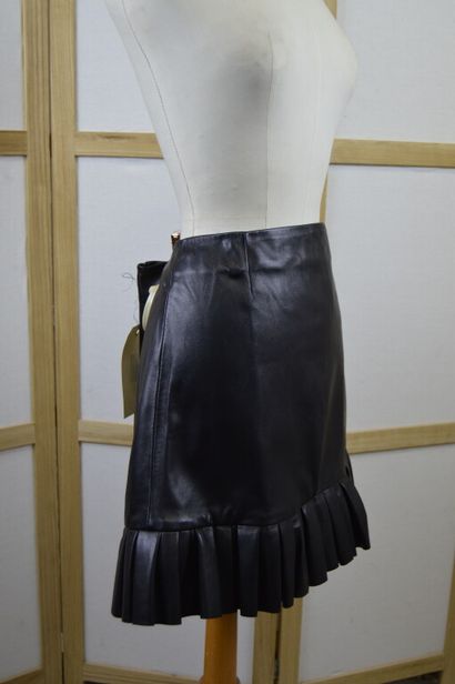 CHRISTIAN DIOR

Jupe en cuir noir à bords...