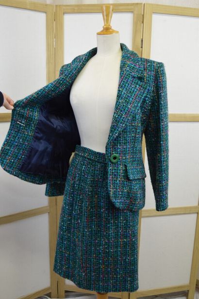 YVES SAINT LAURENT, variation. 

Ensemble...
