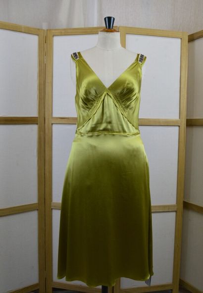 CHLOE. 

(Australie, made in France) 

Robe...