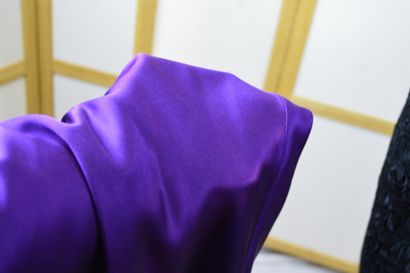 NINA RICCI. 

Robe nuisette à bretelles fines...