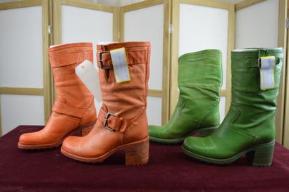 FREE LANCE

Lot de deux paires de bottes...