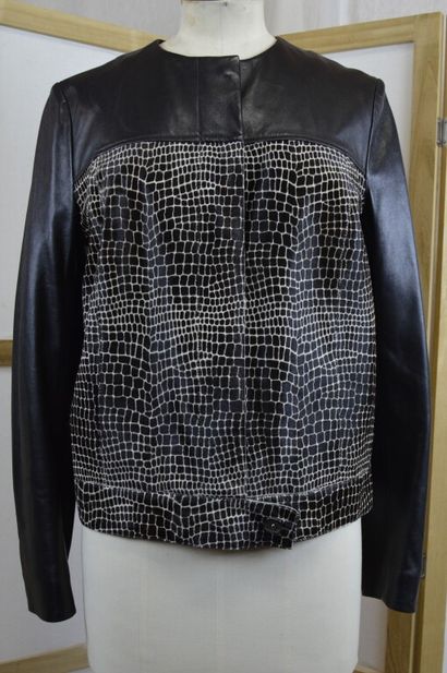 LONGCHAMP

Blouson court en cuir noir et...