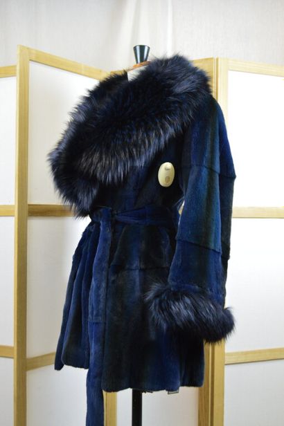 GIANFRANCO FERRE

Manteau ¾ en vison rasé...