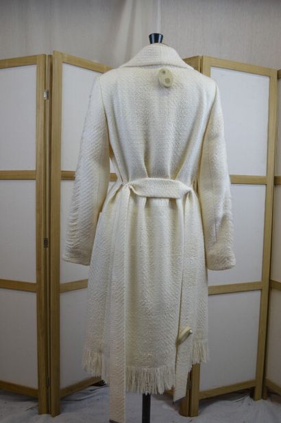 ESCADA

Manteau long en tweed écru, ceinture,...