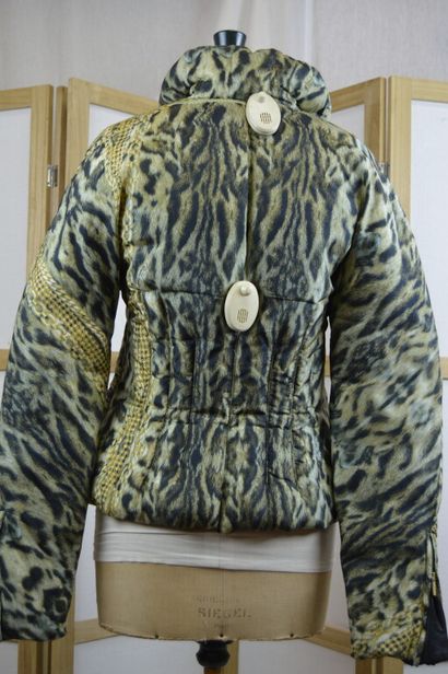 ROBERTO CAVALLI

Doudoune courte imprimé...