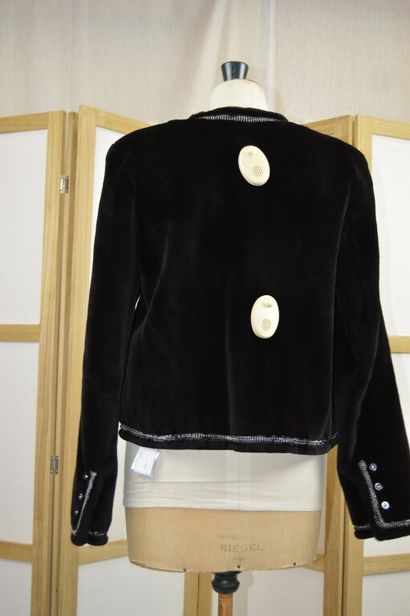 T. Paris (Terzakou)

Veste courte en vison...