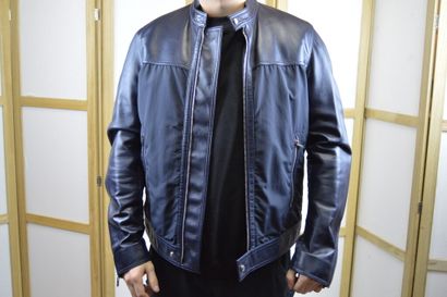DIOR

Blouson d'homme en cuir d'agneau, toile...